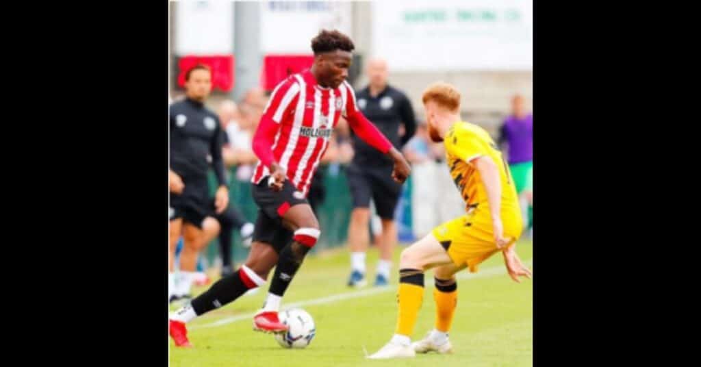 Brentford proposes new contract to Arsenal’s Oyegoke