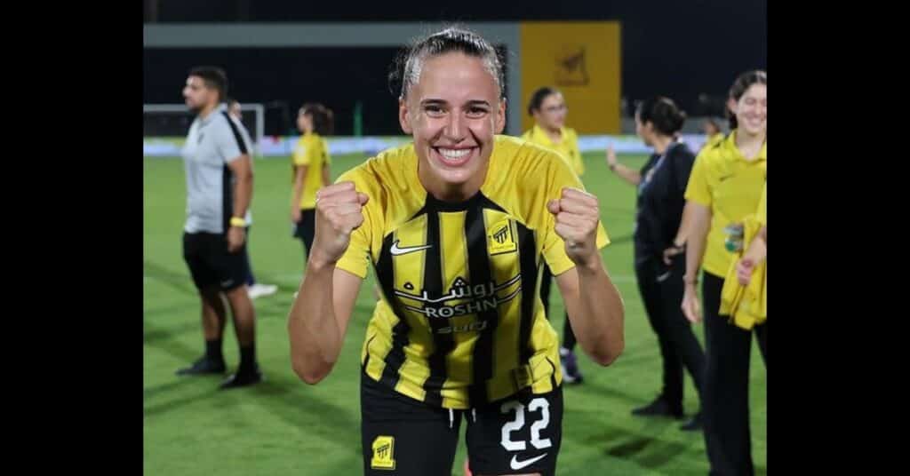 Ashleigh Plumptre Dazzles in Monumental 13-1 Victory