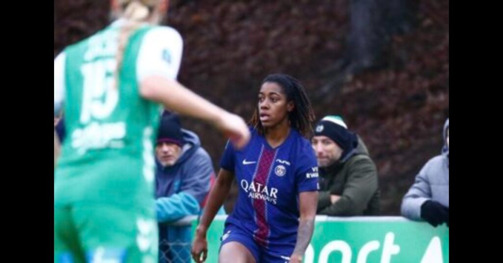 Echeginiโs Champions League Goal Not Enough as PSG and Benfica Draw 3 Echeginiโs Champions League Goal Not Enough as PSG and Benfica Draw