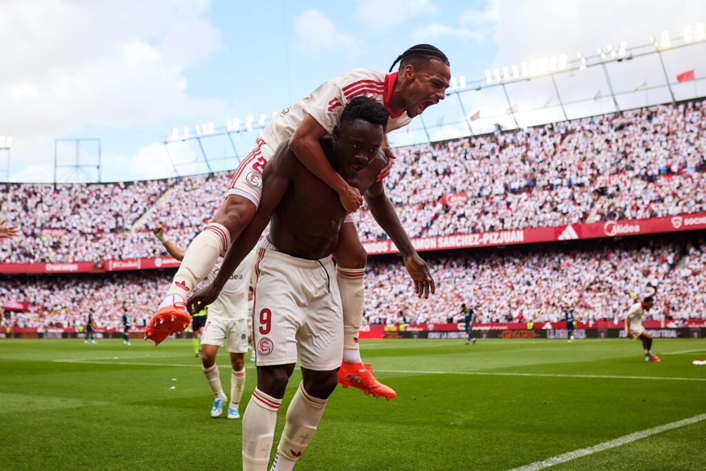 Plaza Praises Adams as Sevilla Boost Survival Chances